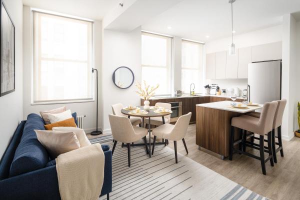 Luxury 2BD nr Wall St Gym Rooftop w/d, New York
