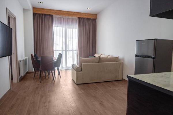 På billedet ses objektet Evdo Apartments F4 Family Suite beliggende i byen Gudauri.