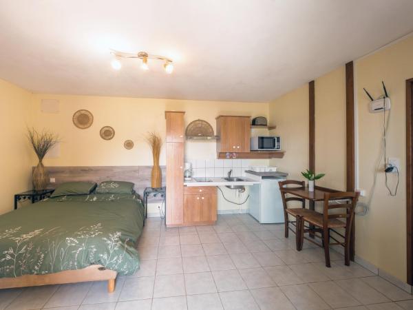 The photo shows the Appartement vue panoramique campagne Pouncho 2 pers located in the city of Millau.