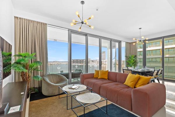 Na zdjęciu widoczny jest obiekt Palm View Paradise 3 bed apartment w private beach położony w mieście Dubaj.