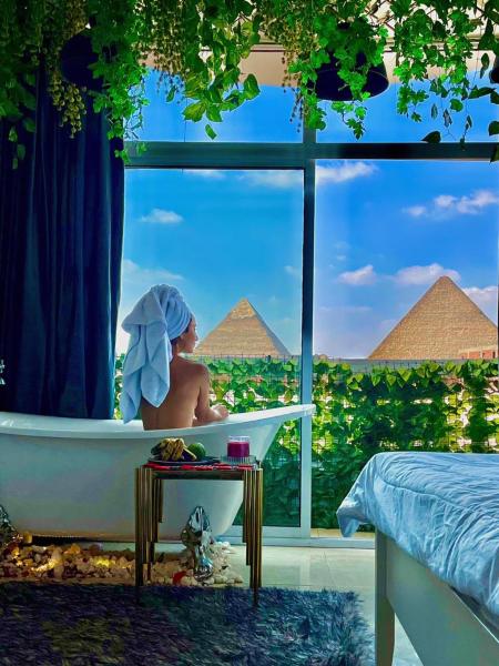 Panio Pyramids View By Samer Stays - Egypt