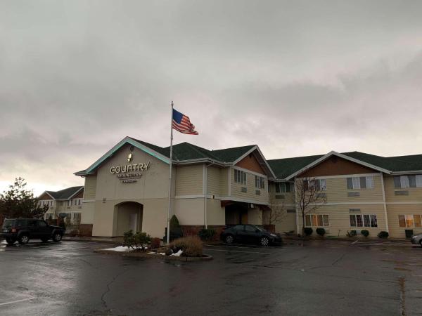 Na zdjęciu widoczny jest obiekt Country Inn & Suites by Radisson, Bend, OR położony w mieście Bend.