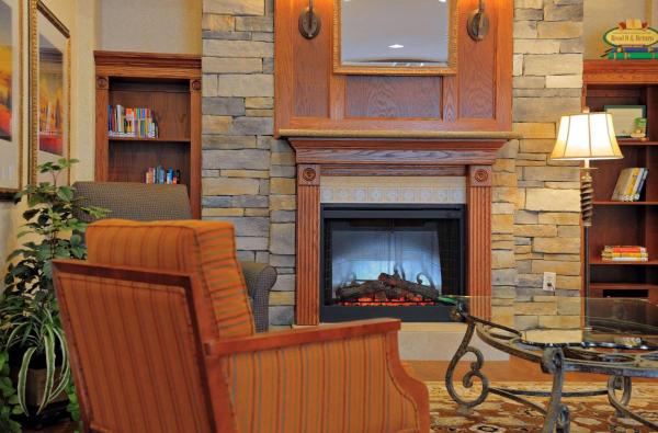 The photo shows the Country Inn & Suites by Radisson, Columbia at Harbison, SC located in the city of Columbia.