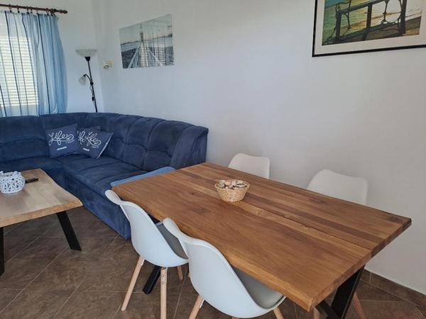 A la foto es mostra l'objecte Apartment in Slatine with sea view, terrace, air conditioning WiFi 5147-2 situat a la ciutat de Slatine.