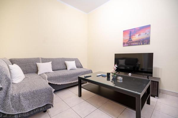 Neos kosmos 1 bedrm semi-basement flat by MPS, Atenas