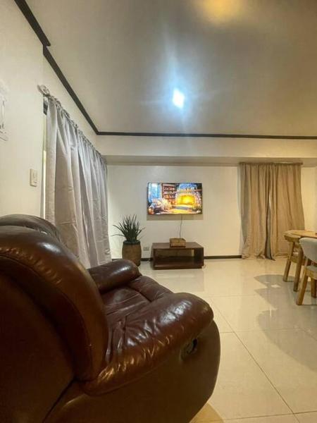 A la foto es mostra l'objecte The Bachelor's Suite at Mactan Airport situat a la ciutat de Pusok.