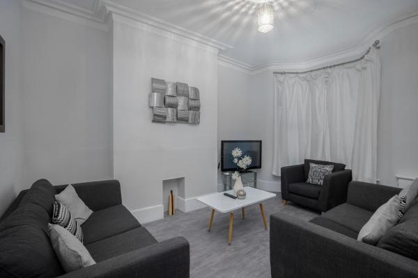 På billedet ses objektet Beautiful Family Home in Blackpool for you beliggende i byen Blackpool.