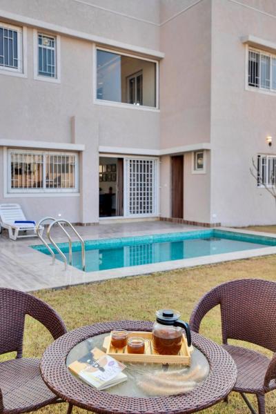 A la foto es mostra l'objecte ELIVAAS Shourya Bliss Lux 3BHK Villa with Pvt Pool, Udaipur situat a la ciutat de Lakāwās.