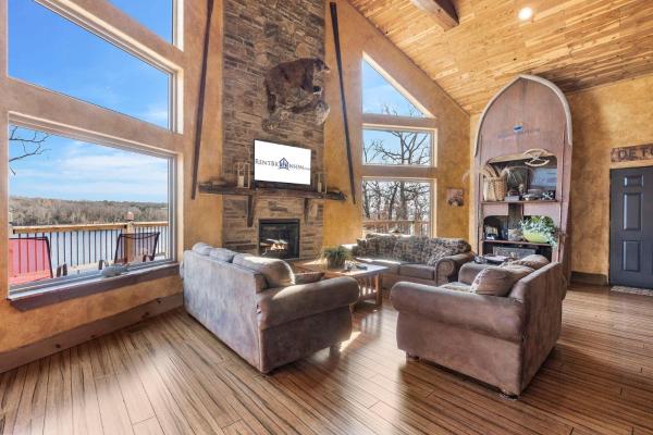 A la foto es mostra l'objecte Happiness Within - Lakefront situat a la ciutat de Branson.