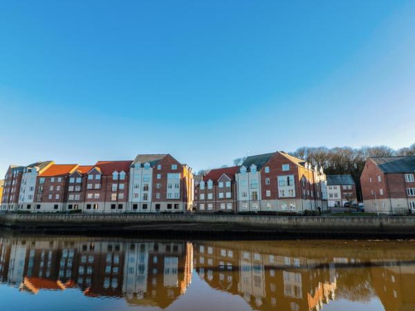 Whitby Waves - Whitby