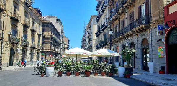 A la foto es mostra l'objecte Palermo Belmonte Florio situat a la ciutat de Palerm.
