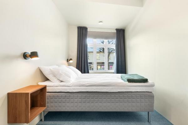 The photo shows the Central Guest House - Bedroom with private Bathroom located in the city of Stavanger.