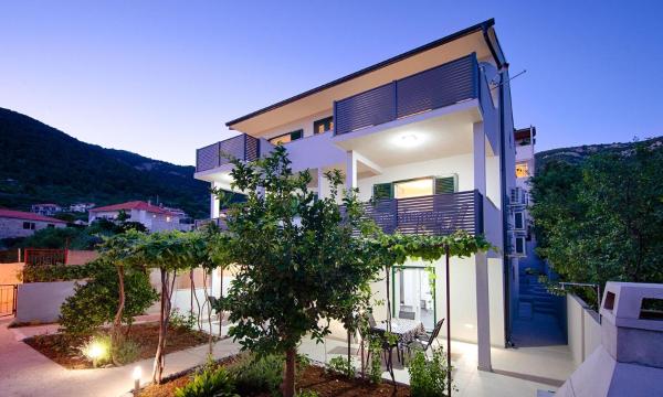 Apartments And Rooms By The Sea Komiza, Vis - 9722 - Lissa