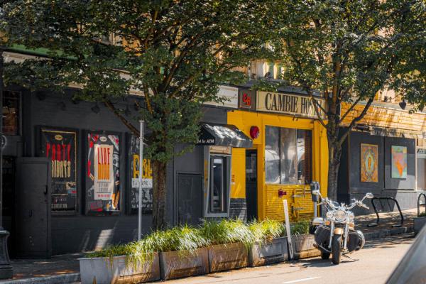 På bildet vises objektet The Cambie Hostel Gastown som ligger i byen Vancouver.