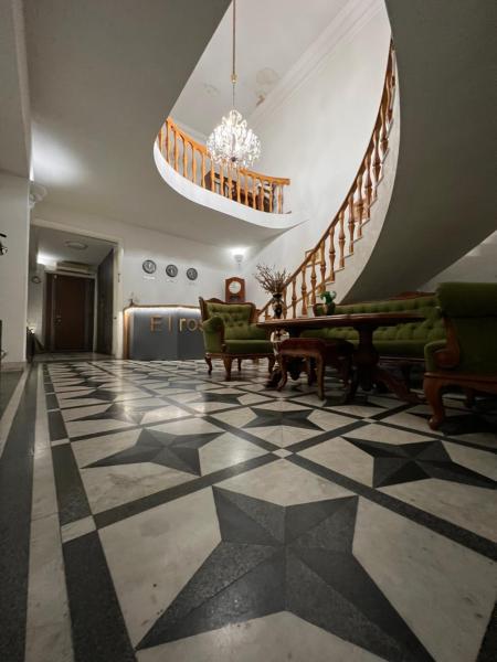 Na zdjęciu widoczny jest obiekt Elross Hotel położony w mieście Erywań.
