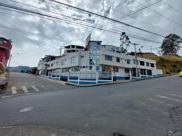 Na fotografii je vidět objekt Hostal y Complejo Turístico La Rueda nacházející se ve městě Salinas.