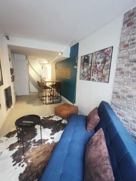 På billedet ses objektet Joli T2 de 37M2 Style Loft Prox Gare Métro beliggende i byen Lyon.