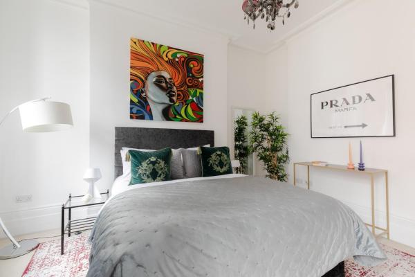 RARE FIND off Oxford St! SOHO 5bed Design House For XXL Groups, Londres