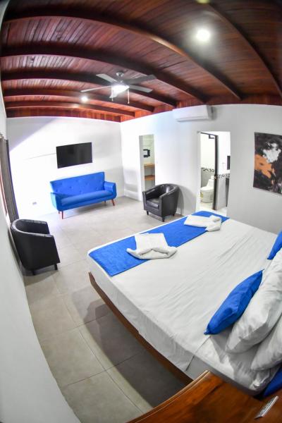 A la foto es mostra l'objecte Republik Hotel & Steak House situat a la ciutat de Jacó.