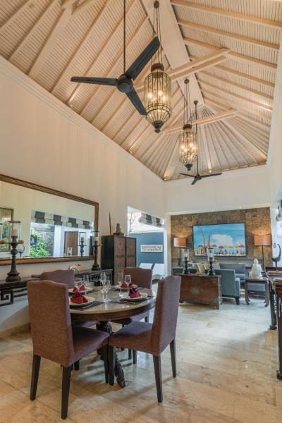 Mosan House - Unique Art-filled Gem In Perfect Location A Short Walk From The Beach Or Seminyak Square Including Ac Office For Remote Working - Seminyak