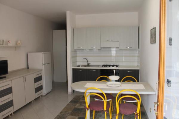 Na zdjęciu widoczny jest obiekt Turisti a Casa położony w mieście San Vito lo Capo.