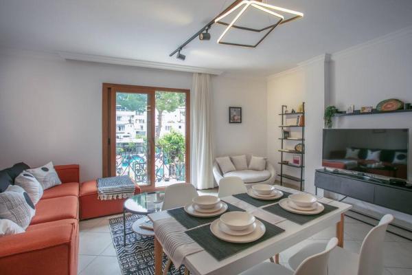 A la foto es mostra l'objecte flaneur home situat a la ciutat de Marmaris.