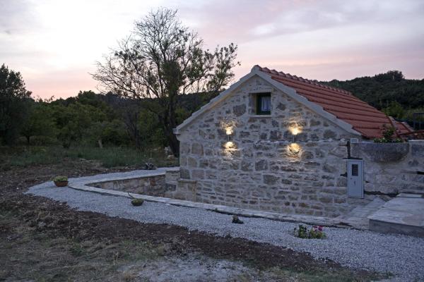Na fotografii je vidět objekt Country House Vinko nacházející se ve městě Račišće.