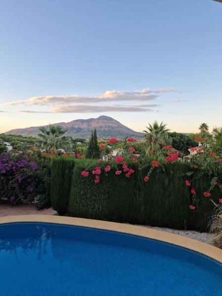 A la foto es mostra l'objecte Cosy Villa with Private Pool and Mountain View situat a la ciutat de Benitachell.