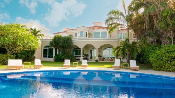 Exclusive Beachfront Luxury Villa, Private Gym, Personalized 5 Star-service, Beach Direct Access - Cancún