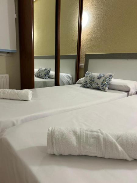 På billedet ses objektet HOSTAL-RESTAURANTE POSADA DEL DUQUE beliggende i byen Rabé de las Calzadas.