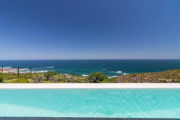 Auf dem Foto ist das Objekt Pezula Beachfront Splendour - 5 bedroom in der Stadt Knysna zu sehen.