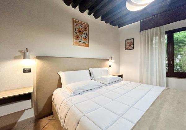 A la foto es mostra l'objecte Sardinia Domus situat a la ciutat de Cagliari.