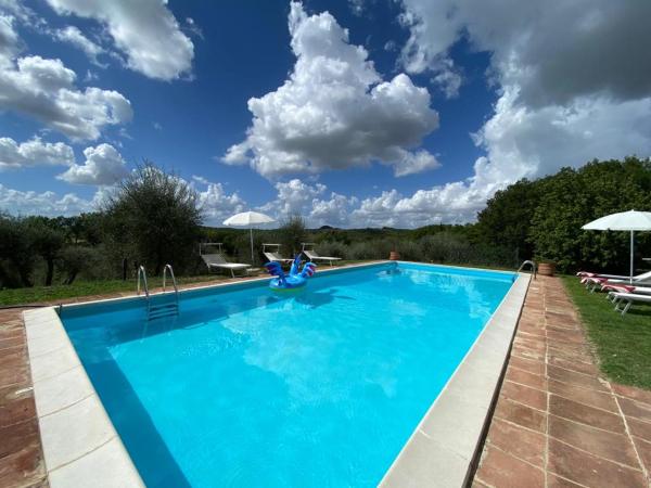 Στη φωτογραφία φαίνεται το αντικείμενο Pasqui Villas Tribbio villa con piscina vista WiFi vicino al paese που βρίσκεται στην πόλη Chiusure.