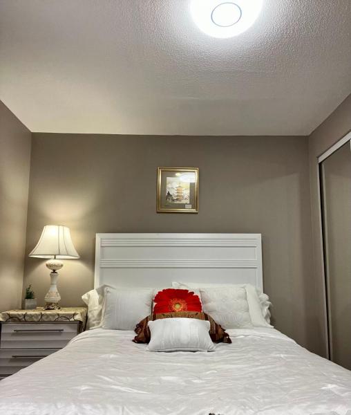 A la foto es mostra l'objecte West Edmonton Perle Palace situat a la ciutat de Edmonton.