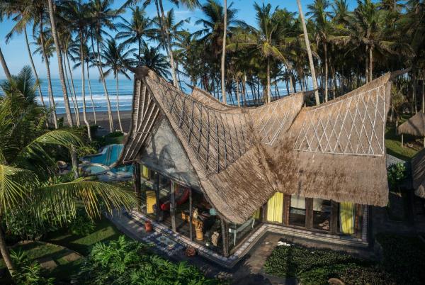 Na fotografii je vidět objekt Beachfront Villa Laut Tabanan nacházející se ve městě Tabanan.