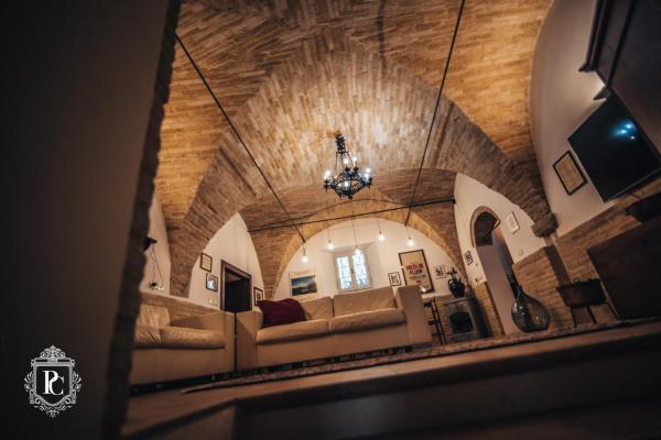 Nella foto è visibile l'oggetto Palazzo Capparucci - Dimora storica situato nella città di Fermo.