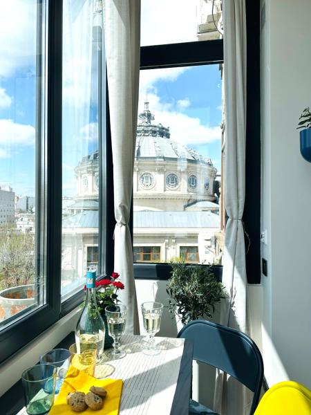 A la foto es mostra l'objecte Harmony Studio - Elegant Escape Near Ateneu situat a la ciutat de Bucarest.