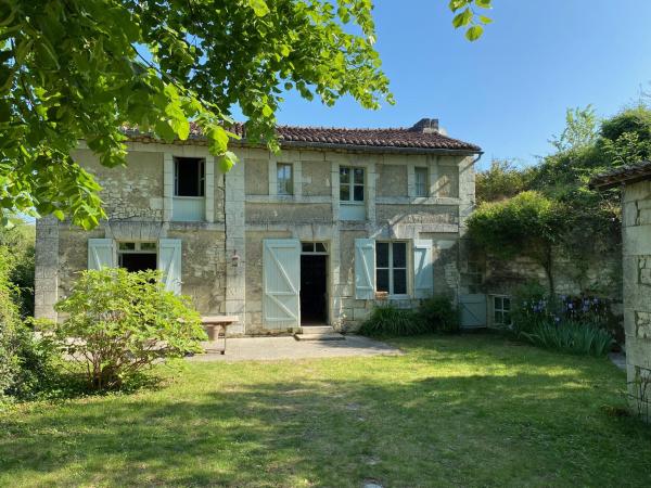 A la foto es mostra l'objecte Maison de charme avec piscine situat a la ciutat de Orches.
