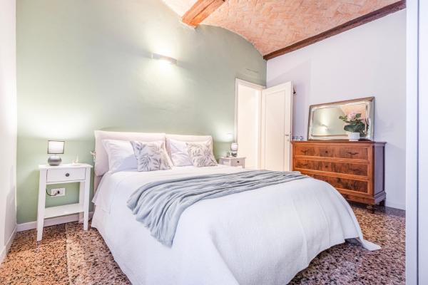 A la foto es mostra l'objecte Ghirlandina - La casa dell'Esteta situat a la ciutat de Mòdena.