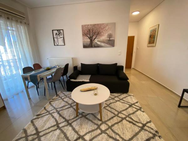 The photo shows the IRENE΄S DOWNTOWN APARTMENT located in the city of Chalkida.