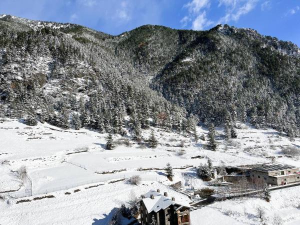 Foto 3: Iconic - A Pie De Pistas En 1 Minuto - Terraza con Vistas al Valle Arinsal - Parking Gratis l by BonesVacances