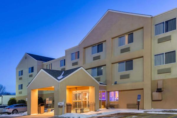 Στη φωτογραφία φαίνεται το αντικείμενο AmericInn by Wyndham St Cloud MN Shopping Area που βρίσκεται στην πόλη Waite Park.