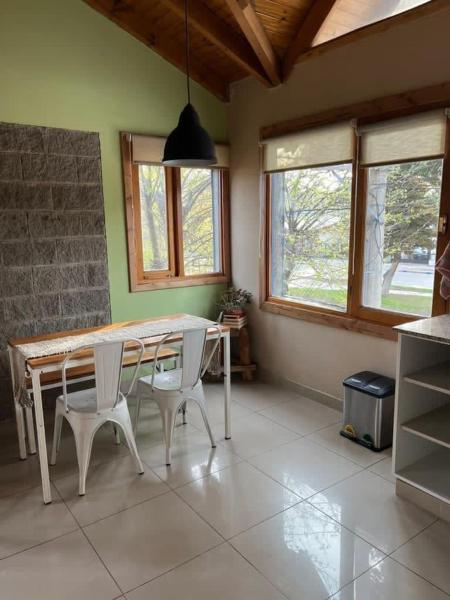 A la foto es mostra l'objecte Mora Tempo situat a la ciutat de Esquel.