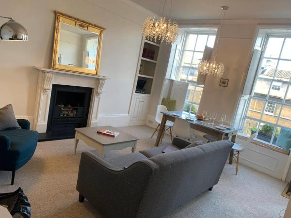Pass the Keys Bijoux Central Bath Period Apartment and Parking, Bath