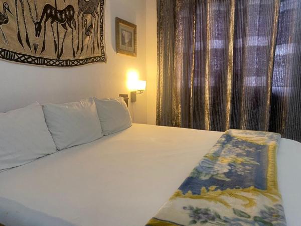 På bilden syns objektet Casablanca Guest Inn som ligger i staden Kwesimintim.
