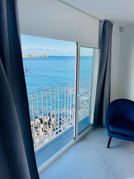 A la foto es mostra l'objecte La finestra sul mare situat a la ciutat de Aci Castello.