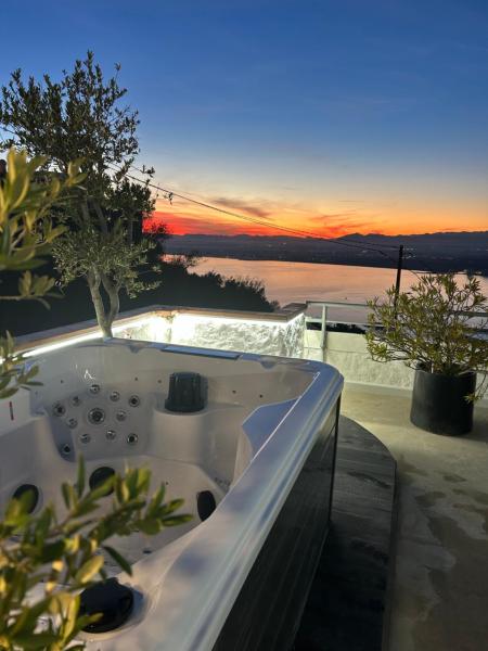 A la foto es mostra l'objecte Appartement Duplex Rosas avec terrasse magnifique jacuzzi vue mer situat a la ciutat de Roses.