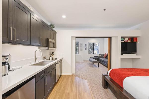Palisades Tahoe Lodge Rentals Premium Studio #252 - Tahoe City, CA