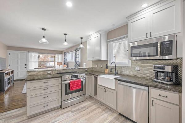 Nella foto è visibile l'oggetto Benson. Cozy pet friendly living. No pet fees. situato nella città di Omaha.