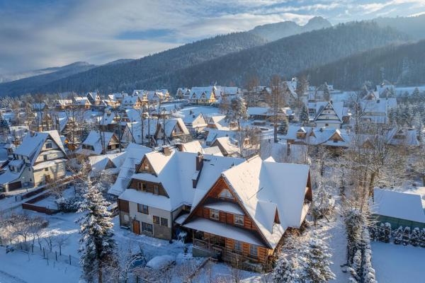 La photo montre l'objet Willa Skorusa situé dans la ville de Zakopane.